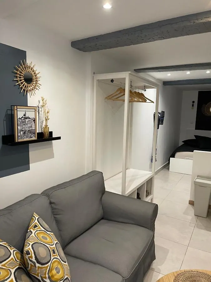 Appartement Marseillais Au Coeur Du « Panier » Marseille 0*,  France